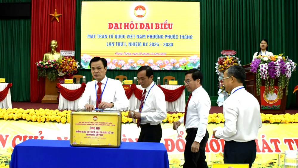 Ủy ban MTTQ phường Phước Thắng phát động quyên góp ủng hộ đồng bào bị lũ lụt MT PT 3.JPG