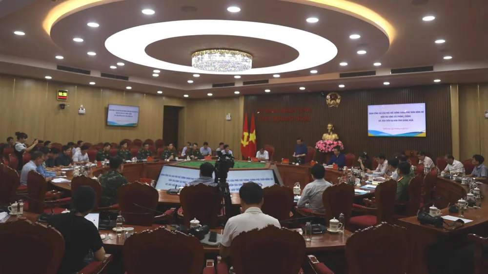 Quang cảnh buổi làm việc z7172457346554_7584a93eb82a6c460050d0d480779e47.jpg