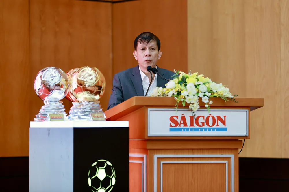 Nhà báo Nguyễn Khắc Văn, Quyền Tổng Biên tập Báo SGGP, Trưởng Ban Tổ chức Quả Bóng vàng Việt Nam 2025, chia sẻ tại buổi họp báo