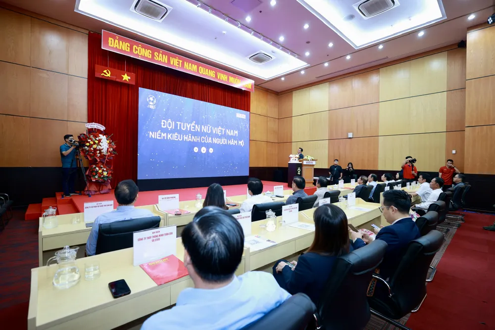 Các đại biểu dự buổi họp báo