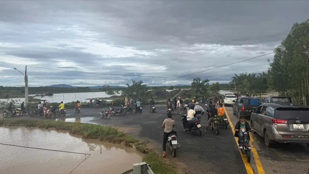 Nhiều nơi ở tỉnh Gia Lai đang bị chia cắt vì ngập nước