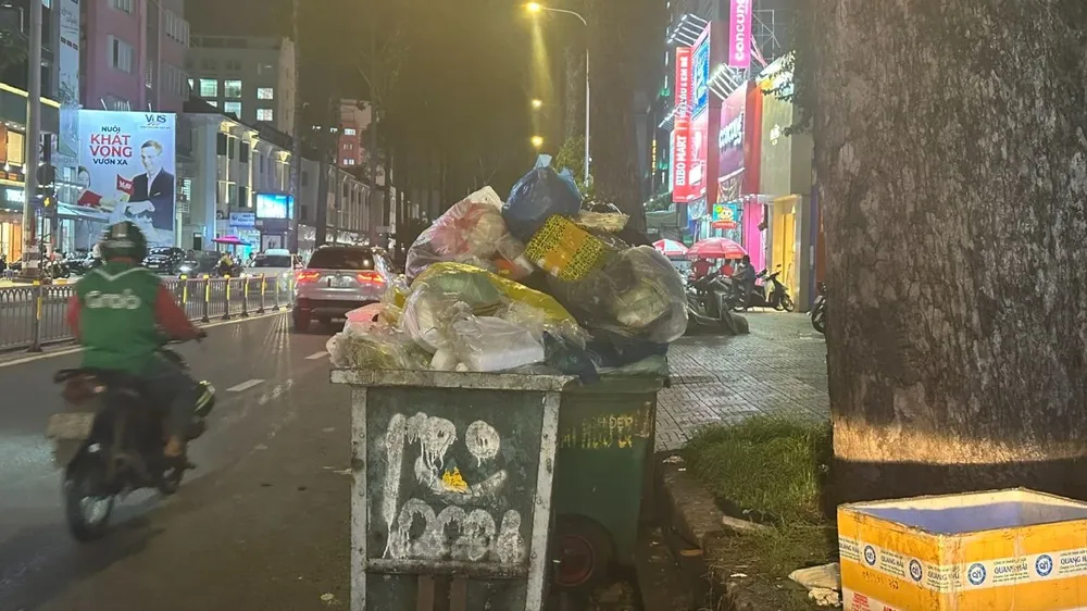 Rác thải sinh hoạt tại phường Bàn Cờ, TPHCM. Ảnh: THANH HIỀN