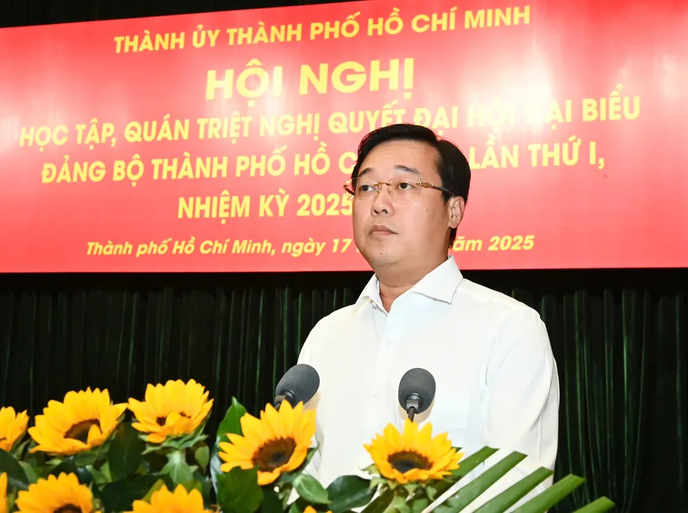 quoc phong.jpg