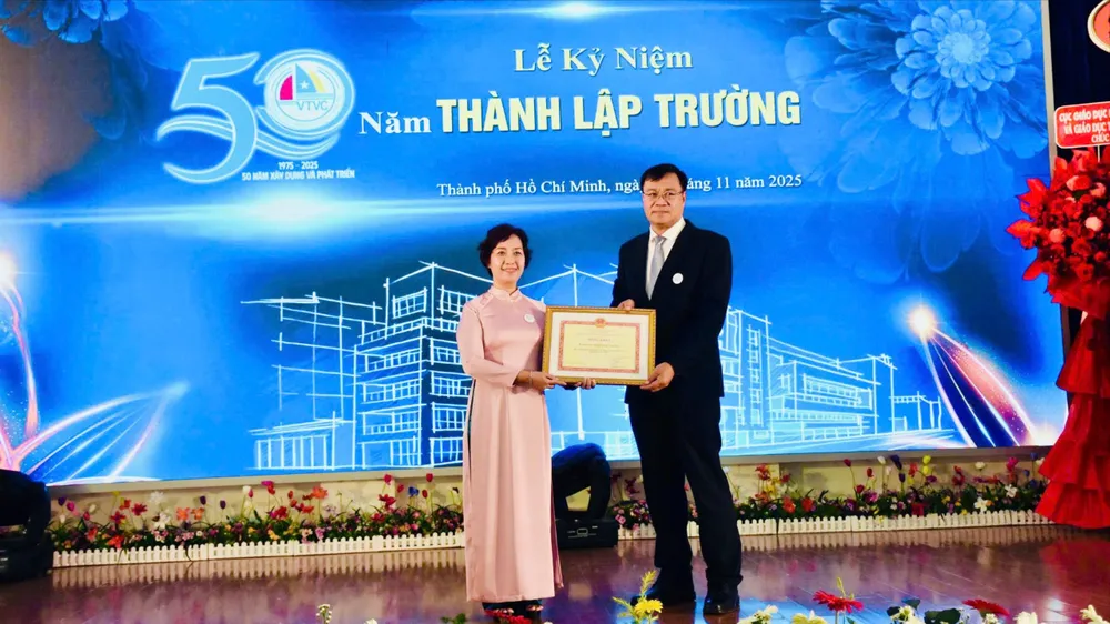Trường Cao đẳng Du lịch Vũng Tàu được Bộ VH-TT-DL tặng Bằng khen.