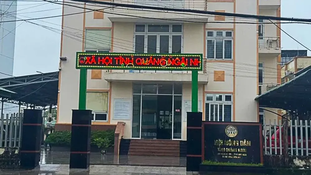 Hội Nông dân Quảng Ngãi tặng 500.000 đồng cho nam giới nhân ngày Quốc tế nam giới