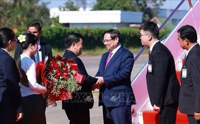 Lễ đón Thủ tướng Phạm Minh Chính đến Thủ đô Vientiane đồng chủ trì Kỳ họp lần thứ 48 Ủy ban liên Chính phủ Việt Nam - Lào. Ảnh: TTXVN
