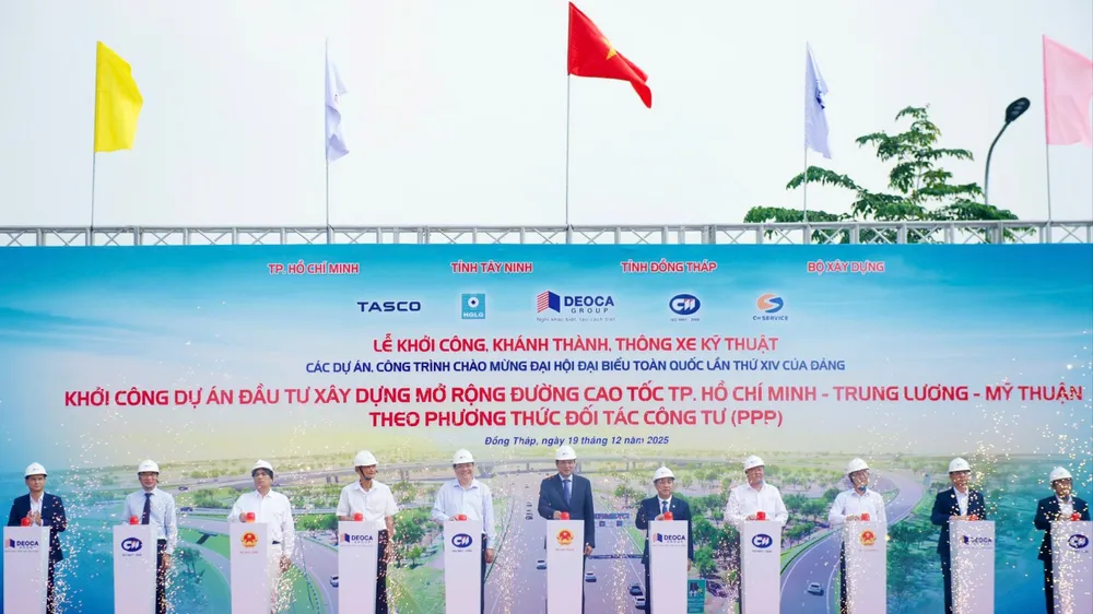 Miền Tây đồng loạt khởi công, thông xe hàng loạt dự án hạ tầng trọng điểm