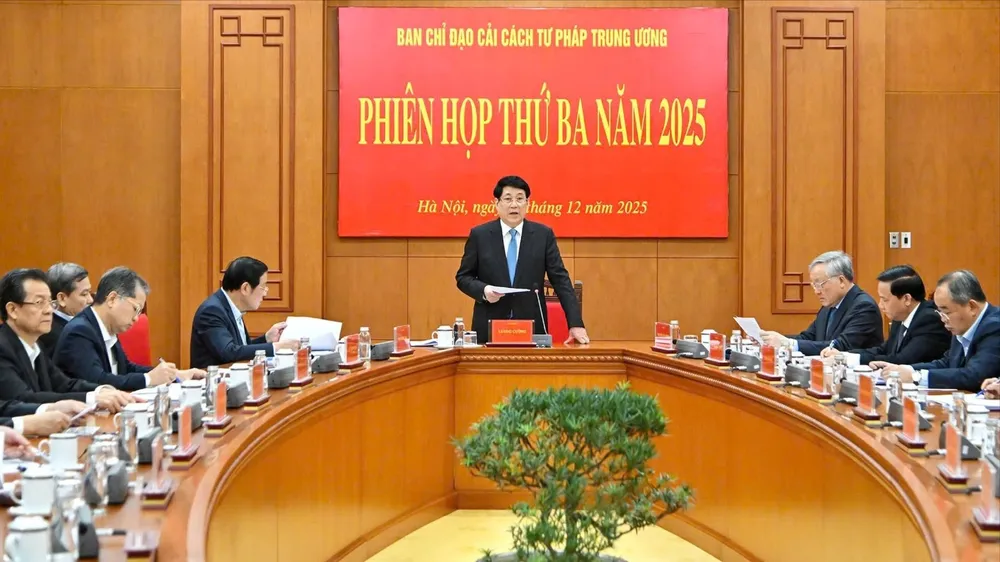 Chủ tịch nước Lương Cường chủ trì phiên họp thứ ba năm 2025 của Ban Chỉ đạo Cải cách tư pháp Trung ương. Ảnh: VIẾT CHUNG.