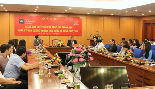 Hợp tác cung cấp thông tin chứng khoán và thuế