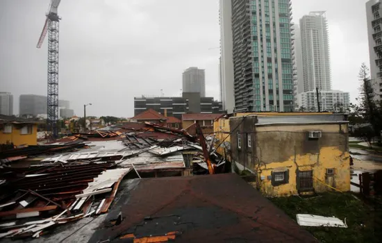 Bão Irma tàn phá bang Florida.