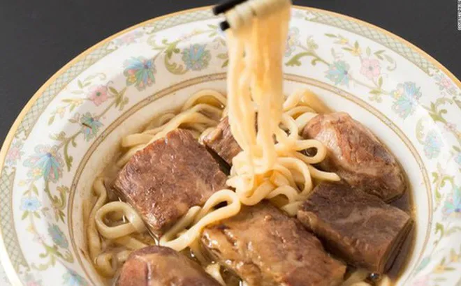 Bát mì bò có giá hơn 7 triệu đồng