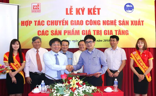 Quang cảnh lễ ký kết.