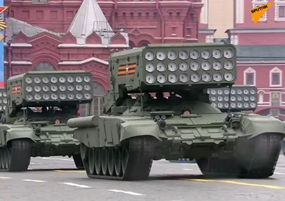 Hệ thống pháo phản lực nhiệt áp TOS-1A, được phát triển để thực hiện nhiệm vụ tiêu diệt bộ binh địch, cũng như hỗ trợ cho lực lượng bộ binh và xe tăng. Ảnh: Sputnik.