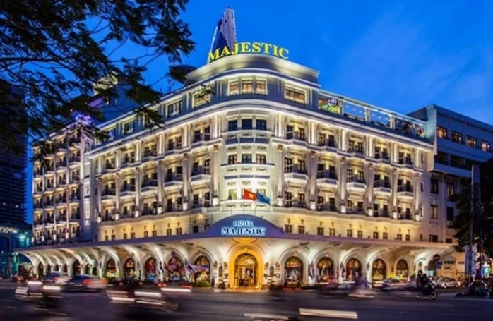 Majestic Hotel- một trong 4 khách sạn có giá trị lịch sử, kiến trúc, mỹ thuật ở trung tâm thành phố. 