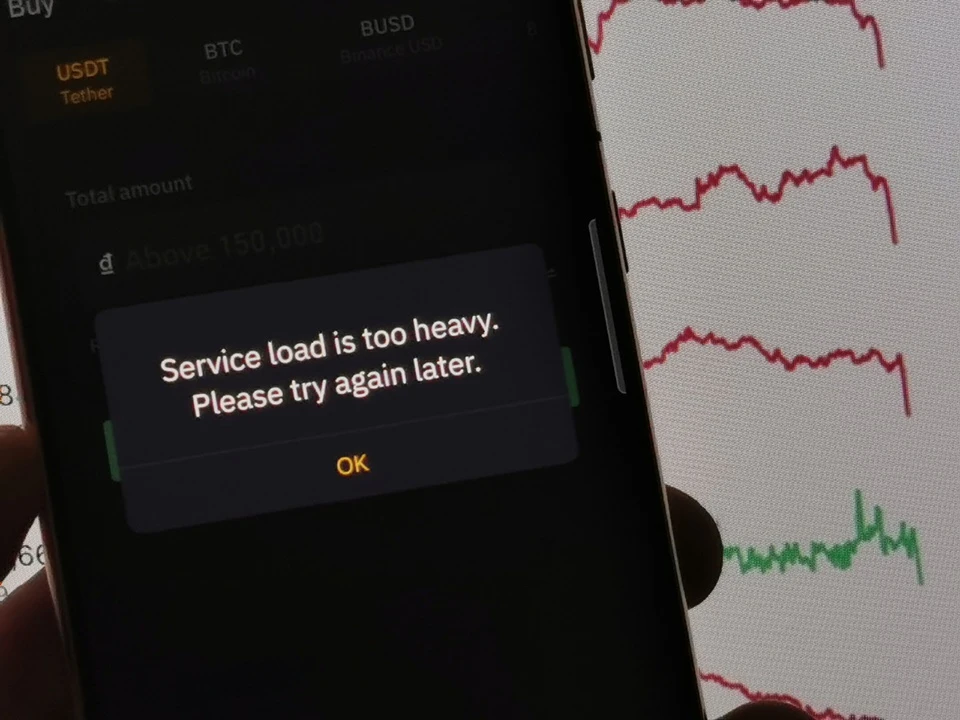 Ứng dụng của Binance, sàn giao dịch tiền điện tử lớn nhất thế giới đã quá tải trong đêm coin "tắm máu".