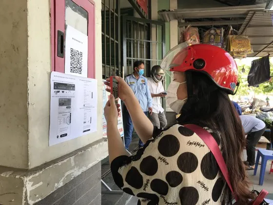Người dân Thủ Đức quét mã QR tìm nơi mua sắm ảnh 2