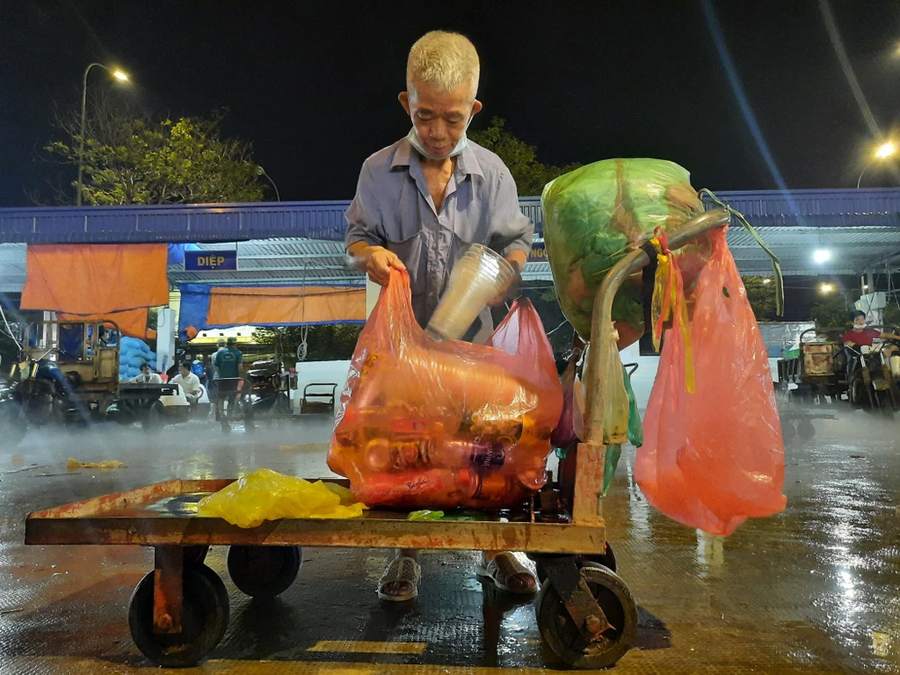 Gói hỗ trợ 886 tỷ đồng của TPHCM được chuyển khoản thẳng tới người dân trong tháng 7 ảnh 1 Gói hỗ trợ 886 tỷ đồng của TPHCM được chuyển khoản thẳng tới người dân trong tháng 7 ảnh 1