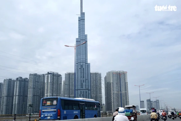 Các nhà thầu phải cạnh tranh khốc liệt để giành dự án xây dựng. Trong ảnh có tòa Landmark 81 do nhà thầu Việt Nam xây dựng - Ảnh: BÔNG MAI