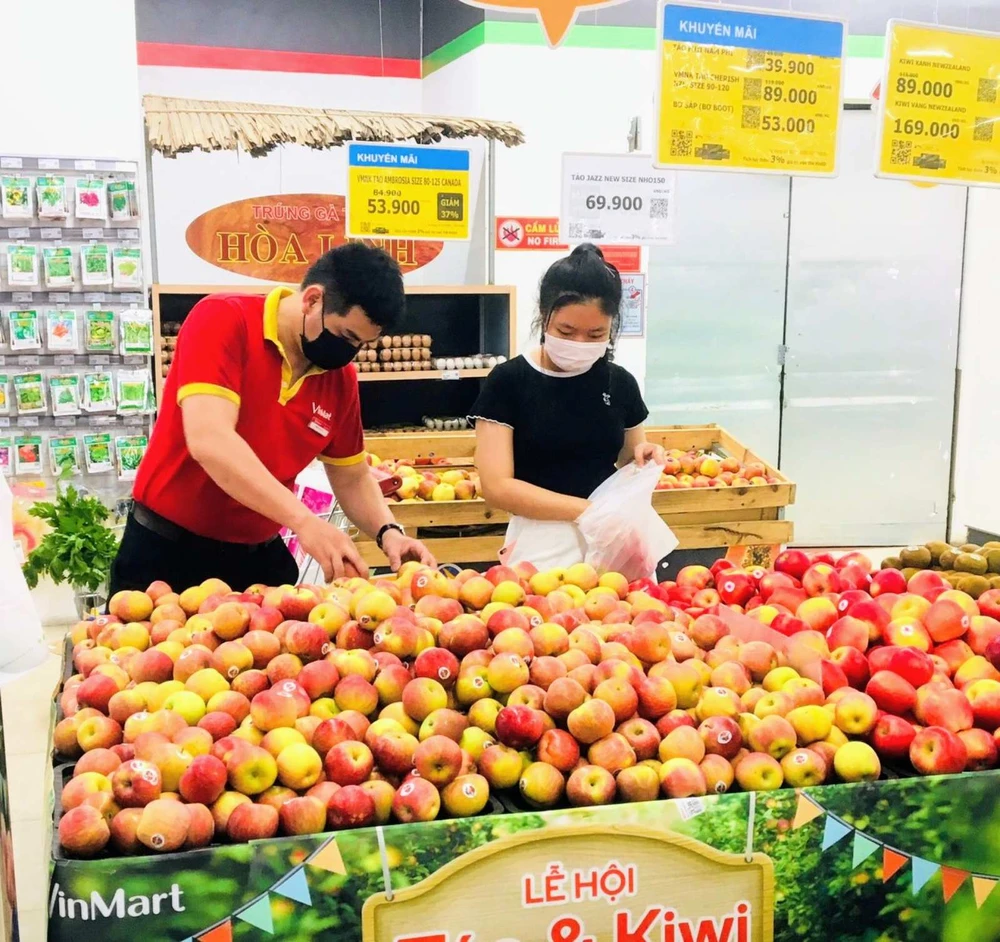 23 siêu thị VinMart và Vinmart+ ở Hà Nội tạm đóng cửa vì liên quan F0 từ nhà cung cấp Thanh Nga ảnh 1 23 siêu thị VinMart và Vinmart+ ở Hà Nội tạm đóng cửa vì liên quan F0 từ nhà cung cấp Thanh Nga ảnh 1
