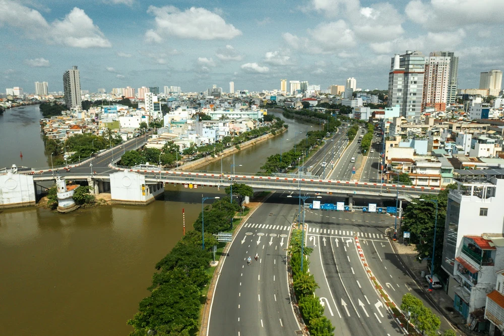 TPHCM sẽ kéo dài thực hiện giãn cách xã hội theo Chỉ thị 16 sau ngày 15-8, vì số ca nhiễm Covid-19 vẫn ở mức cao và diễn biến phức tạp. Ảnh: Hải An