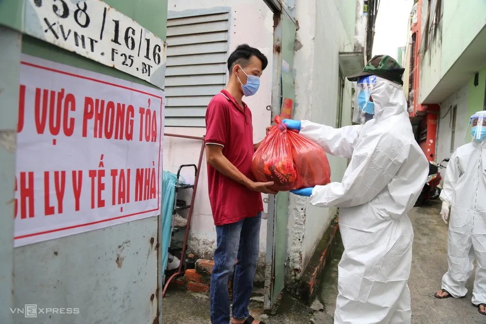 Ngày đầu bộ đội đi chợ, mang thực phẩm đến từng nhà dân TPHCM ra sao? ảnh 8 Ngày đầu bộ đội đi chợ, mang thực phẩm đến từng nhà dân TPHCM ra sao? ảnh 8