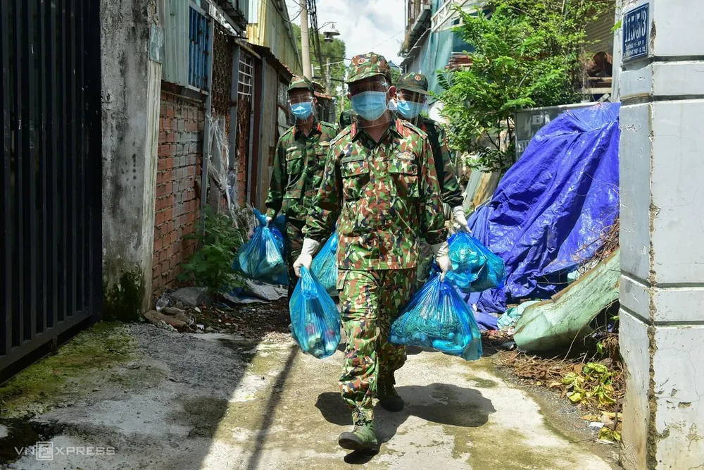 Ngày đầu bộ đội đi chợ, mang thực phẩm đến từng nhà dân TPHCM ra sao? ảnh 11 Ngày đầu bộ đội đi chợ, mang thực phẩm đến từng nhà dân TPHCM ra sao? ảnh 11