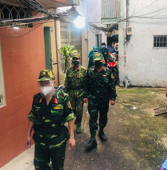 Ngày đầu bộ đội đi chợ, mang thực phẩm đến từng nhà dân TPHCM ra sao? ảnh 12 Ngày đầu bộ đội đi chợ, mang thực phẩm đến từng nhà dân TPHCM ra sao? ảnh 12