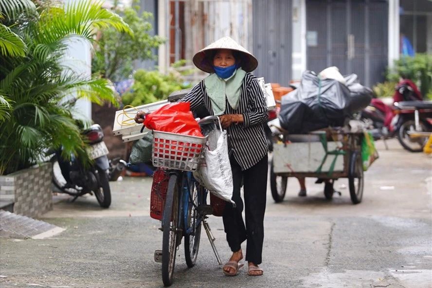 Trong đợt hỗ trợ lần 3, mỗi người dân khó khăn tại TPHCM sẽ nhận 1 triệu đồng không phân biệt đối tượng.