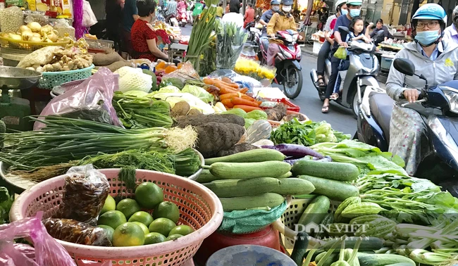 Các quận huyện được yêu cầu chủ động mở lại chợ an toàn, đáp ứng như cầu mua sắm của người dân.