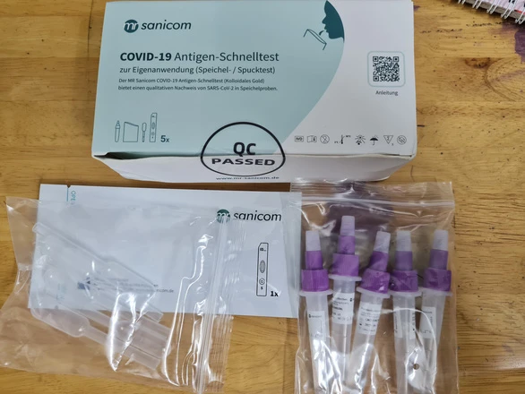 Một bộ kit test nhanh Covid-19 được nhập khẩu về Việt Nam. Ảnh: Thanh Hương