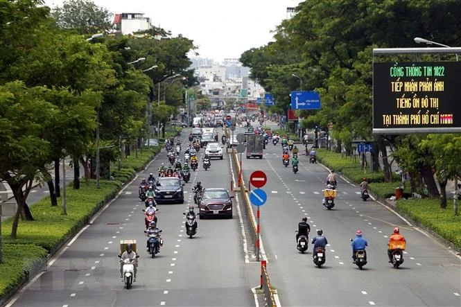 Tất cả quận huyện của TPHCM đề nghị công bố kiểm soát dịch, người lao động quay lại làm việc