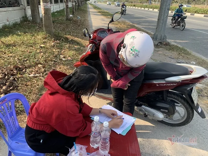 Xuống đường 'săn' lao động, rao lương 13 triệu/tháng vẫn khó tìm người