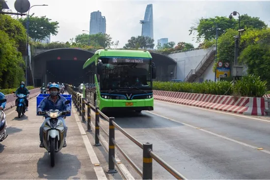 Người dân TPHCM trải nghiệm VinBus - du lịch giữa lòng TP ảnh 2 Người dân TPHCM trải nghiệm VinBus - du lịch giữa lòng TP ảnh 2