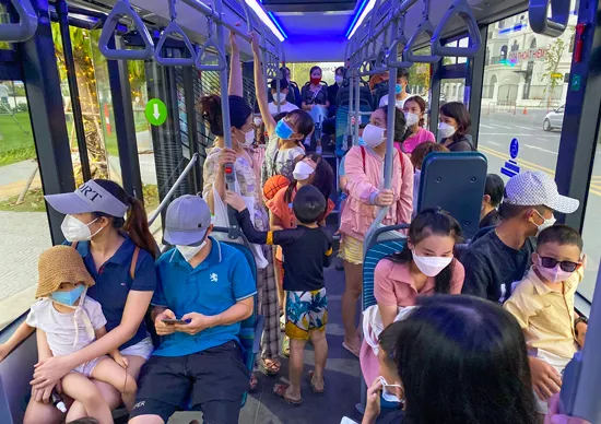 Người dân TPHCM trải nghiệm VinBus - du lịch giữa lòng TP ảnh 5 Người dân TPHCM trải nghiệm VinBus - du lịch giữa lòng TP ảnh 5