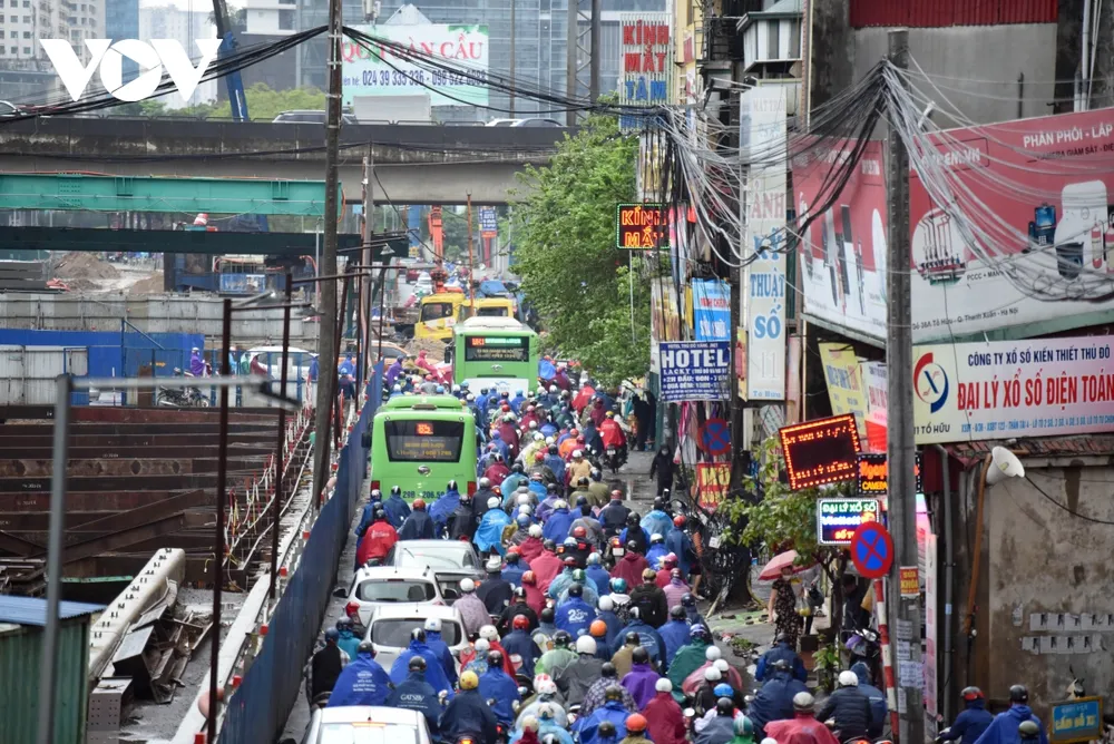 Xe buýt nhanh BRT Hà Nội "bò" trên làn đường ưu tiên ảnh 12