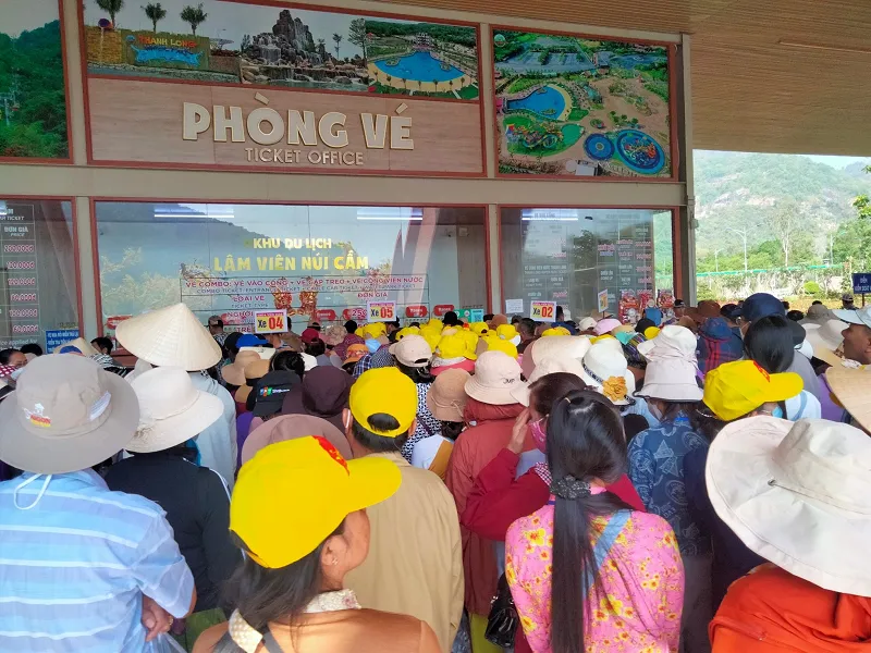 ”Cáp treo không chỉ giúp bạn lên đỉnh núi mà còn giúp chuyến đi của bạn lên một tầng cao mới”. Hình 2 ”Cáp treo không chỉ giúp bạn lên đỉnh núi mà còn giúp chuyến đi của bạn lên một tầng cao mới”..png