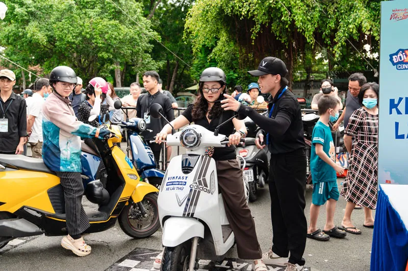 Người dùng tại TPHCM có thể trải nghiệm đầy đủ các dòng xe máy VinFast tại các điểm sự kiện. A2.jpg