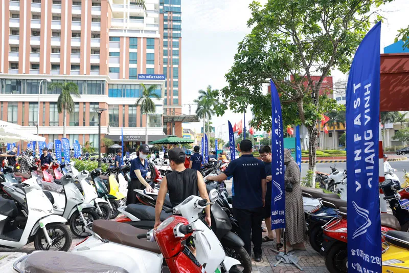 Sự kiện “Đổi xăng lấy điện” mang tới cơ hội lái thử, đổi xe dễ dàng cho người dân Hưng Yên. A8.jpg