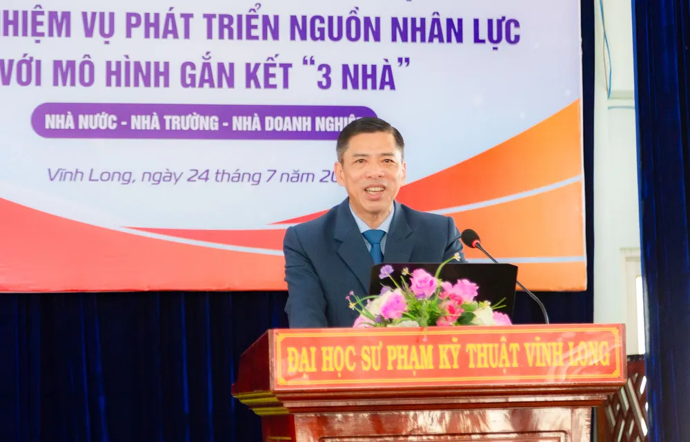 GS.TS. Nguyễn Thanh Tùng phát biểu khai mạc hội thảo IMG_7466.jpeg