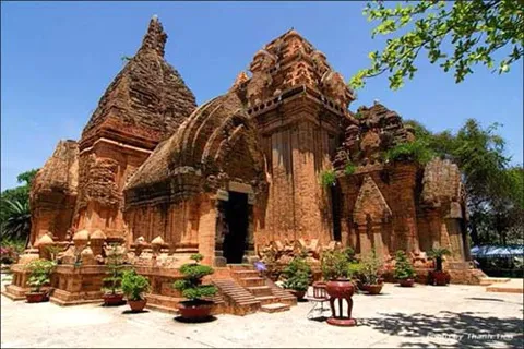 Tháp bà Po Nagar Tháp bà Po Nagar