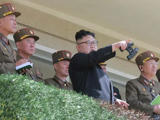Triều Tiên "tự hủy tên lửa vì bắn nhầm sang Nga" ảnh 1 Nhà lãnh đạo Triều Tiên Kim Jong-un được cho là không hài lòng với vụ phóng tên lửa thất bại mới nhất. Ảnh: AP