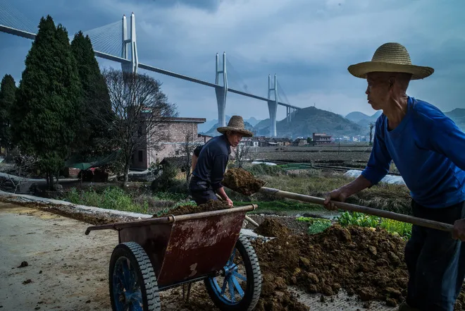 Góc khuất phía sau những cây cầu "đệ nhất thiên hạ" của Trung Quốc