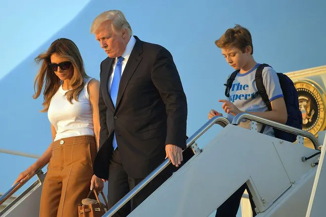 Nhà Trắng thêm 2 nhân khẩu, Tổng thống Trump không còn phải một mình