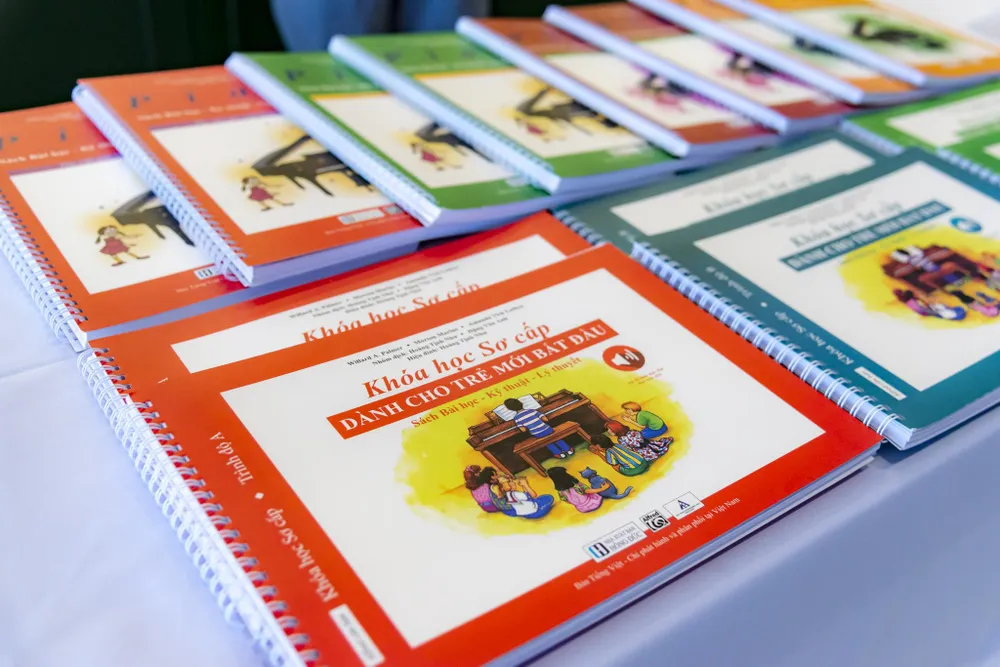 Music education publications from the Alfred Music Publisher, the official Vietnamese version-2
