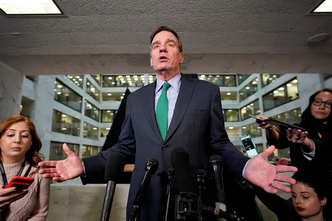 Democratic Sen. Mark Warner and GOP colleagues on the Senate Intelligence Committee have been privately... Chinese Cash That Powered Silicon Valley Is Suddenly Toxic ảnh 4