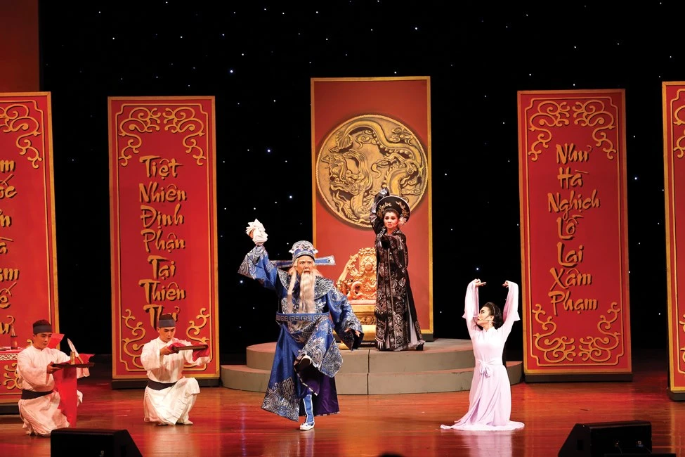 A court in Thuong Duong, from the play “Câu thơ yên ngựa”. (Photo: Hoang Hung)