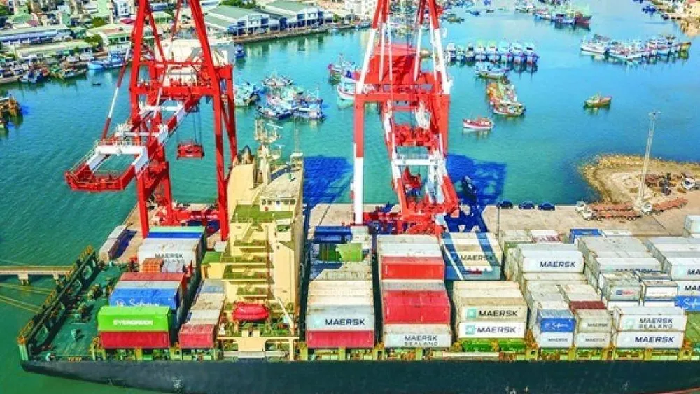 Ports in Central Region need to strengthen connectivity and investment commensurate with their potential. (In the photo: Quy Nhon Port)