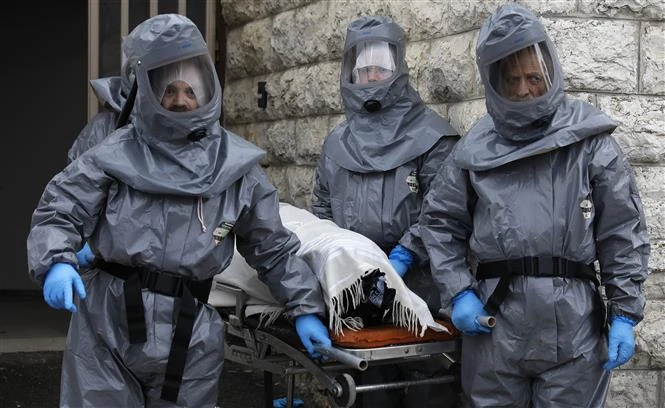 Chuyển thi thể bệnh nhân COVID-19 tới nhà tang lễ Shamgar ở Jerusalem, Israel ngày 1/4/2020. Ảnh: AFP/TTXVN