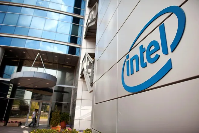 Intel đang cân nhắc xây dựng nhà máy sản xuất chip tại Mỹ giữa bối cảnh quan hệ với Trung Quốcngày một căng thẳng. Ảnh:Reuters. My dam phan dua cac nha may san xuat chip dien tu tro ve nuoc hinh anh 1 Intel_1.jpg