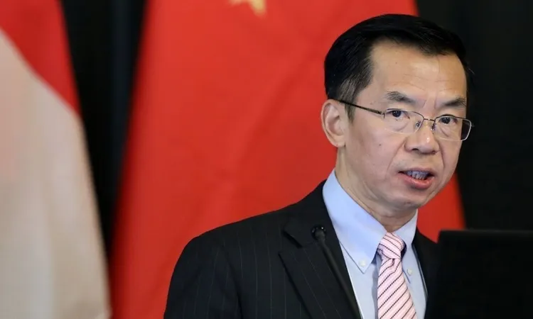 Đại sứ Trung Quốc tại Pháp Lư Sa Dã bị triệu tập giải thích về bình luận về tình hình dịch bệnh của nước sở tại. Ảnh:Reuters. 'Trung Quoc tuyen truyen hau chong dich ram ro, nhung phan tac dung' hinh anh 2 TQ_2.jpg